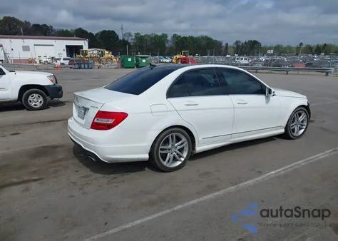 2014 Mercedes-Benz C 300 Luxury 4Matic/Sport 4Matic из США, поврежденный, VIN WDDGF8AB0EA941628